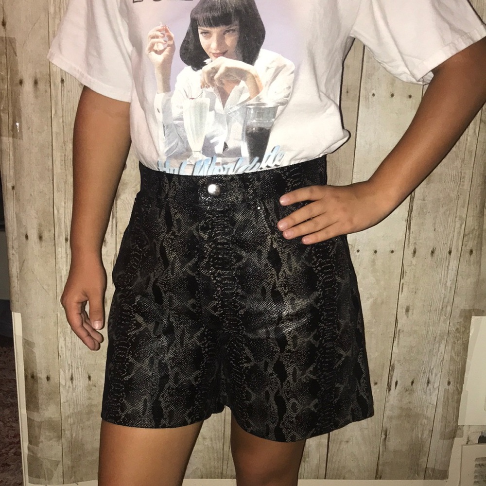 Vintage Black Snakeskin High-Waist Shorts Isabela Kristina